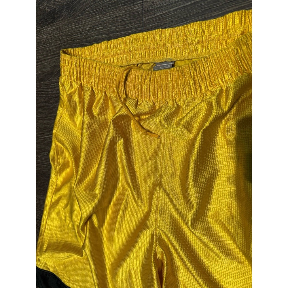 Silky Dazzle Yellow Gold‎ Nike Basketball Athletic Works Shorts 90s Y2K Size XL - Picture 5 of 7
